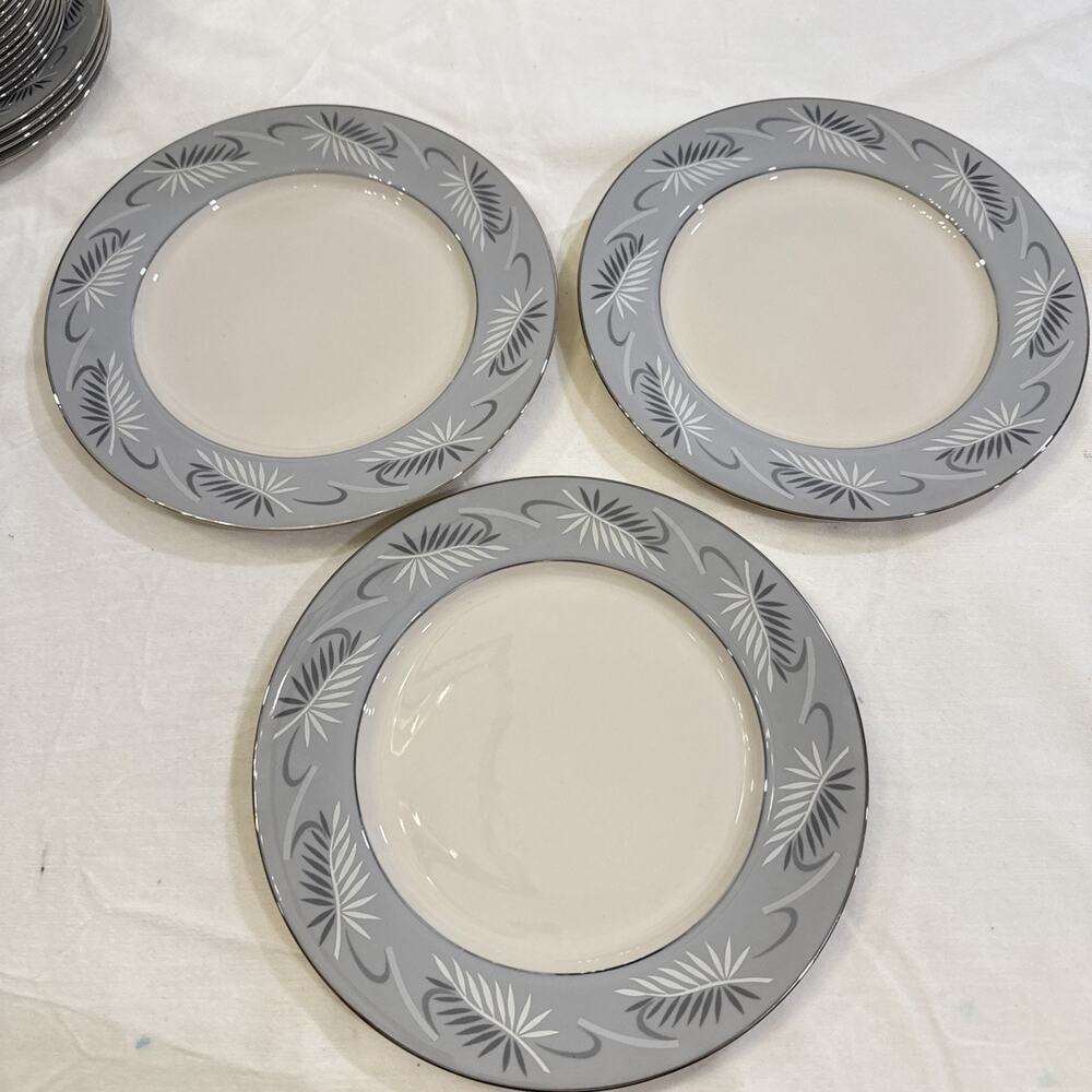 Flintridge China California Continental Gray W/Feathers 10 5/8 Dinner Plates 3ct